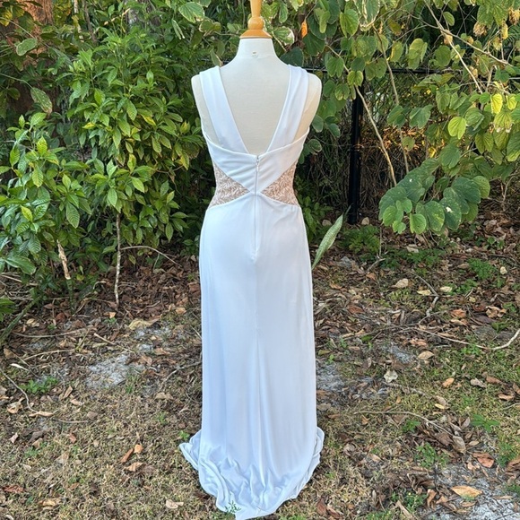 BCBG Maxazria white ‘Hasani’ embroidered gown, size 6 - Picture 8 of 12